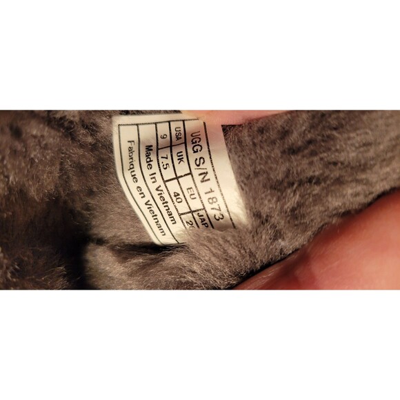 UGG Bailey Triplet Button Women Sheepskin Shearling Sherpa Boots Grey Women sz 9 - Picture 9 of 11